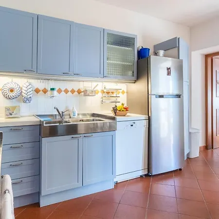 Βίλα Corazza 6&1, Emma Torri Del Benaco